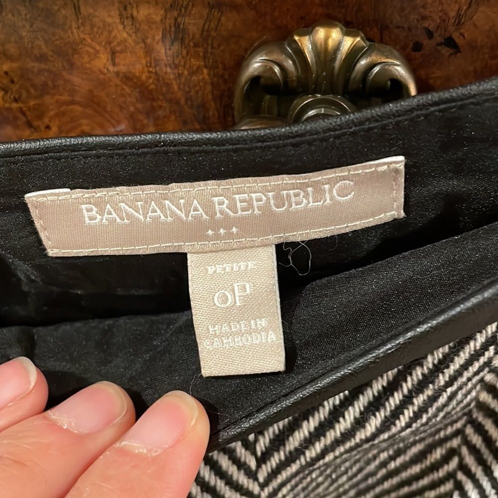 Banana Republic woman’s wool black and white skirt - Picture 5 of 13